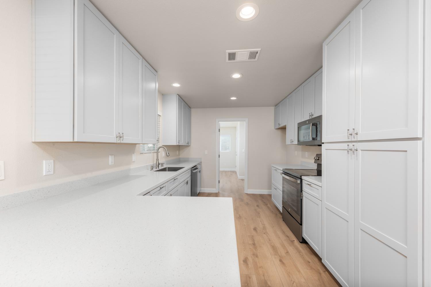 24 East Abbey Street Winters, CA 95694 - Photo 10 of 36