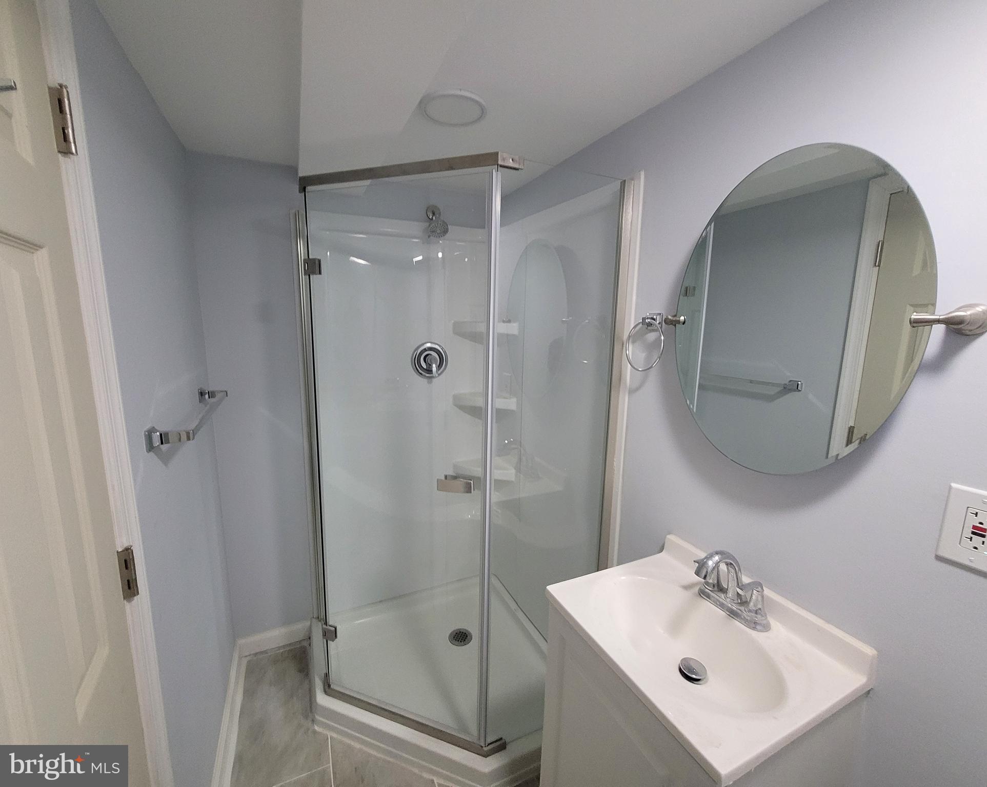 2090 Kent Road Folcroft, PA 19032 - Photo 33 of 35 with glass shower door