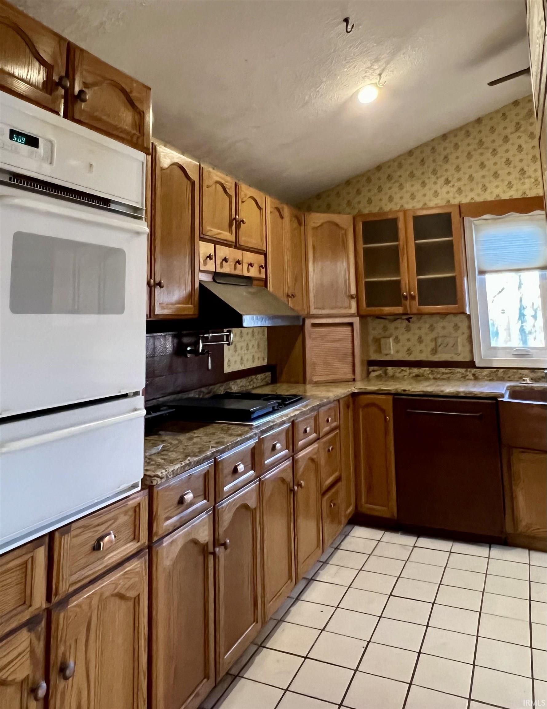 9531 South Harbour Pointe Drive Bloomington, IN 47401 - Photo 14 of 31