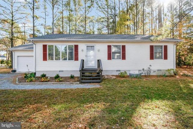 a front view of house with yard