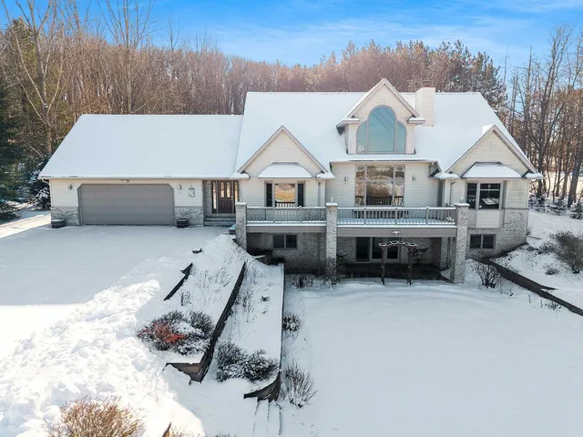 $624,900 | W5735 County Road East, Shawano, WI 54166