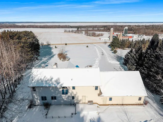 $624,900 | W5735 County Road East, Shawano, WI 54166