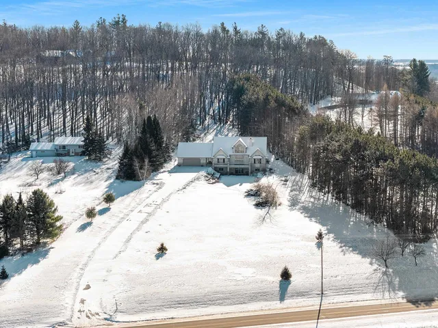 $624,900 | W5735 County Road East, Shawano, WI 54166