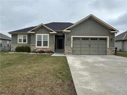 $490,000 | 647 Southwest Crestview Drive, Grain Valley, MO 64029