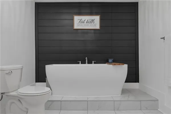 $490,000 | 647 Southwest Crestview Drive, Grain Valley, MO 64029