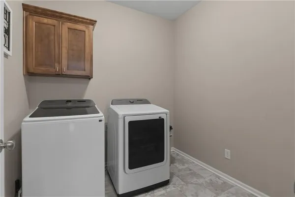 $490,000 | 647 Southwest Crestview Drive, Grain Valley, MO 64029