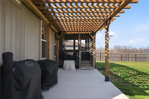 $490,000 | 647 Southwest Crestview Drive, Grain Valley, MO 64029