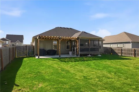 $490,000 | 647 Southwest Crestview Drive, Grain Valley, MO 64029