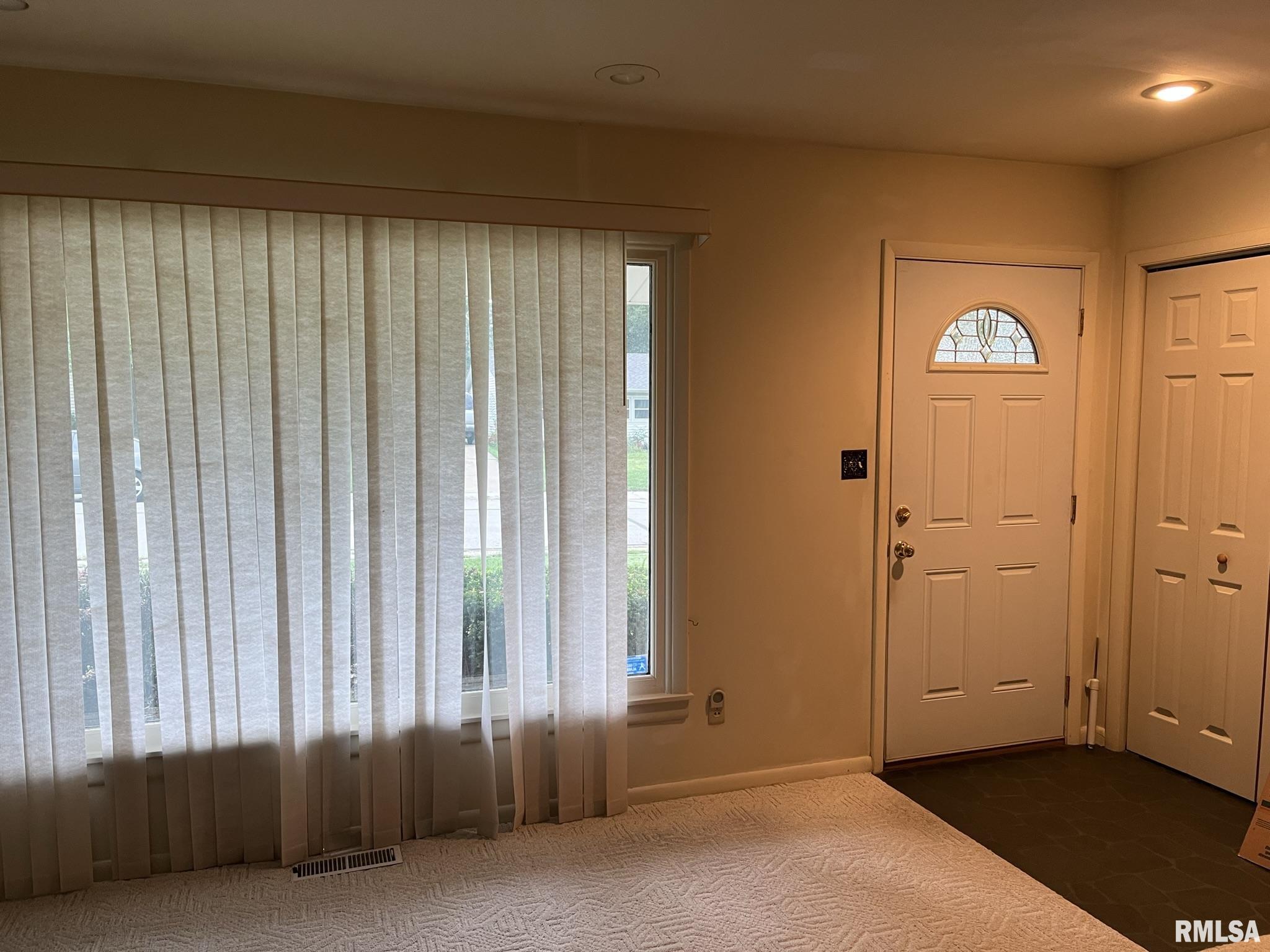 1402 Johnson Lane Springfield, IL 62702 - Photo 2 of 25