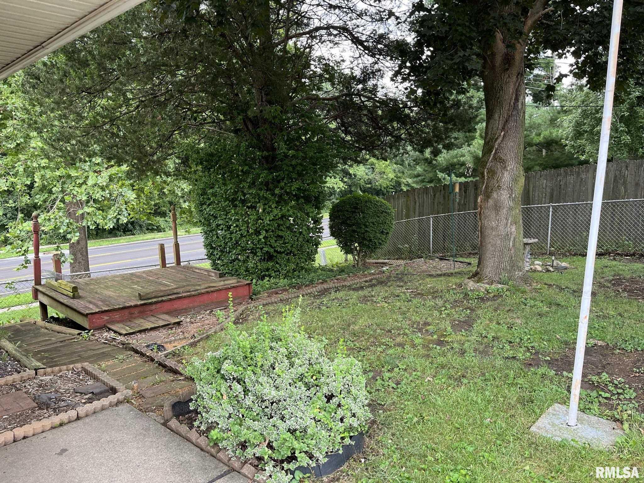 1402 Johnson Lane Springfield, IL 62702 - Photo 23 of 25