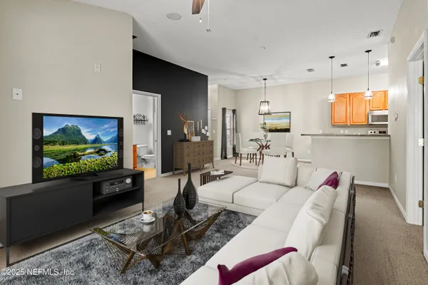 $1,550 | 7043 Deer Lodge Circle, Unit 110, Jacksonville, FL 32256