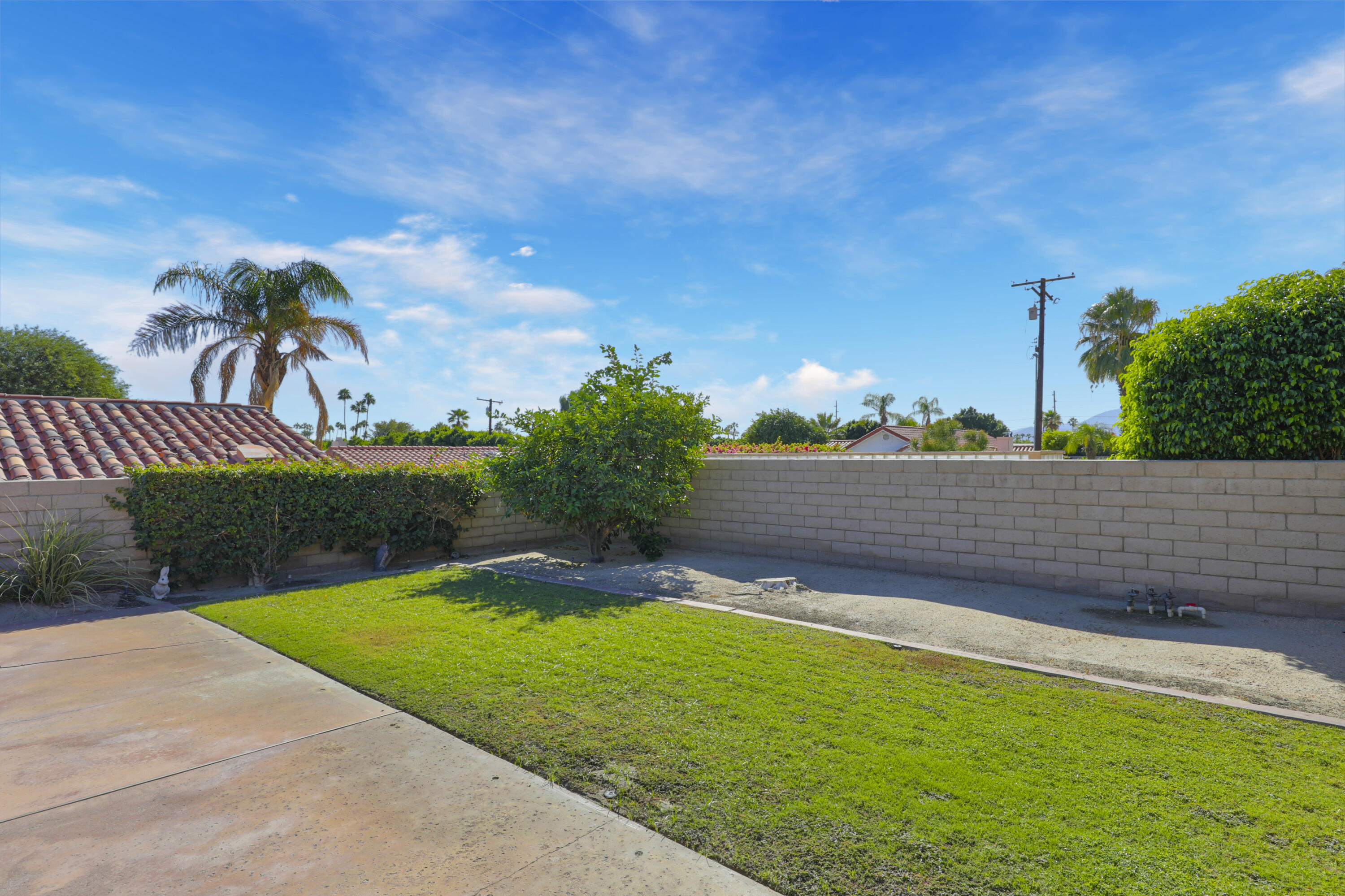 79170 Starlight Lane Bermuda Dunes, CA 92203 - Photo 32 of 33 a view of a backyard with plants