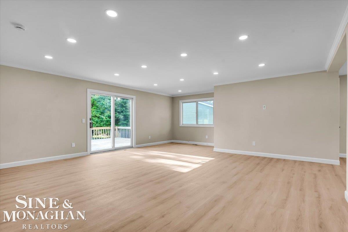 985 Fairledge Street Lake Orion, MI 48362 - Photo 10 of 40 50210387-e79e31e4-3ce5-435a-bc06-1417c9ffc827.JPG