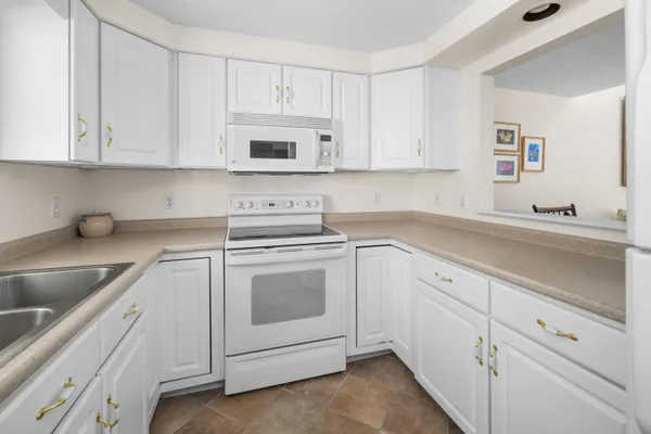 $499,000 | 29 Hampton Glen Drive, Unit 10, Kennebunk, ME 04043