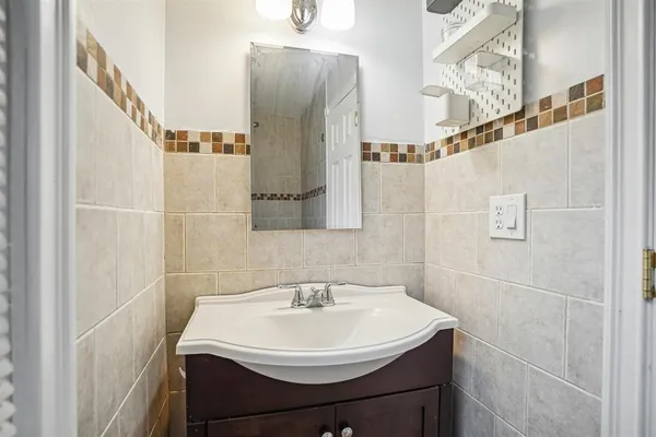 $3,850 | 292 New York Avenue, Jersey City, NJ 07307