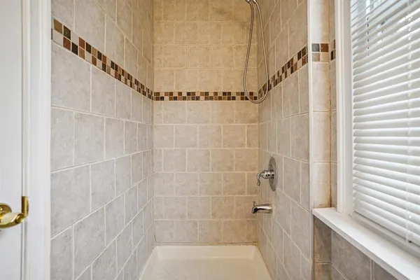 $3,850 | 292 New York Avenue, Jersey City, NJ 07307