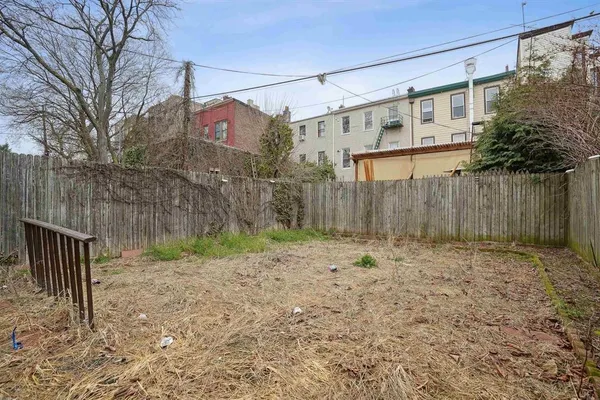 $3,850 | 292 New York Avenue, Jersey City, NJ 07307