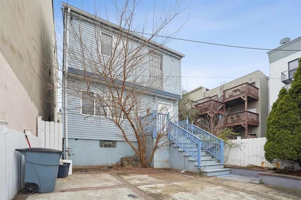 $3,850 | 292 New York Avenue, Jersey City, NJ 07307