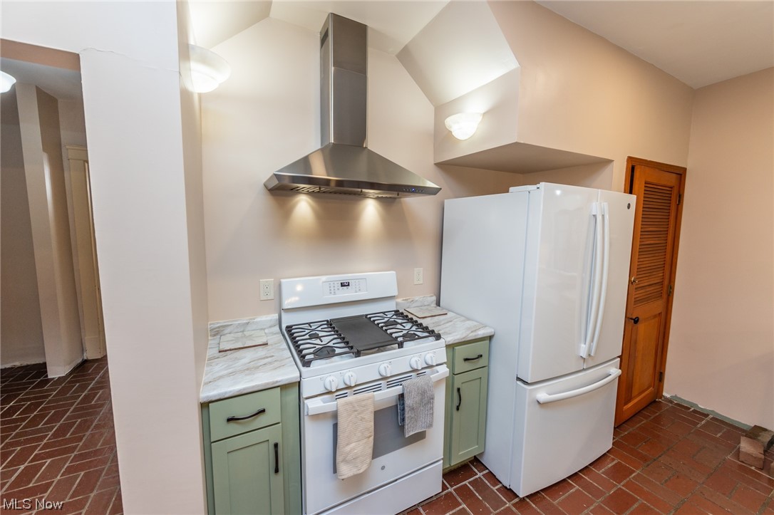 1727 South Green Road Cleveland, OH 44121 - Photo 5 of 33