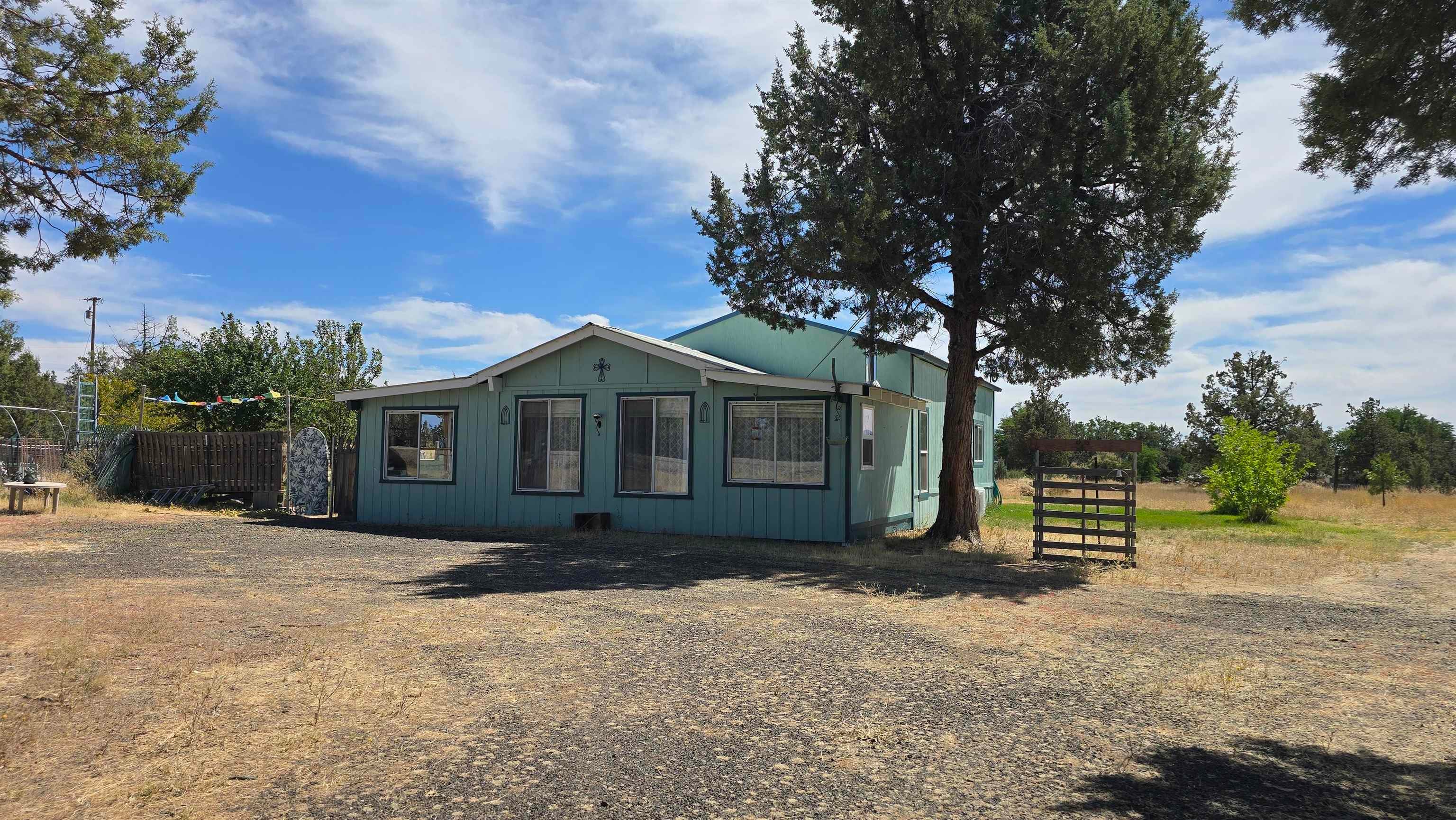 10830 Hart Road Montague, CA 96064 - Photo 2 of 36 Gallery Image 2