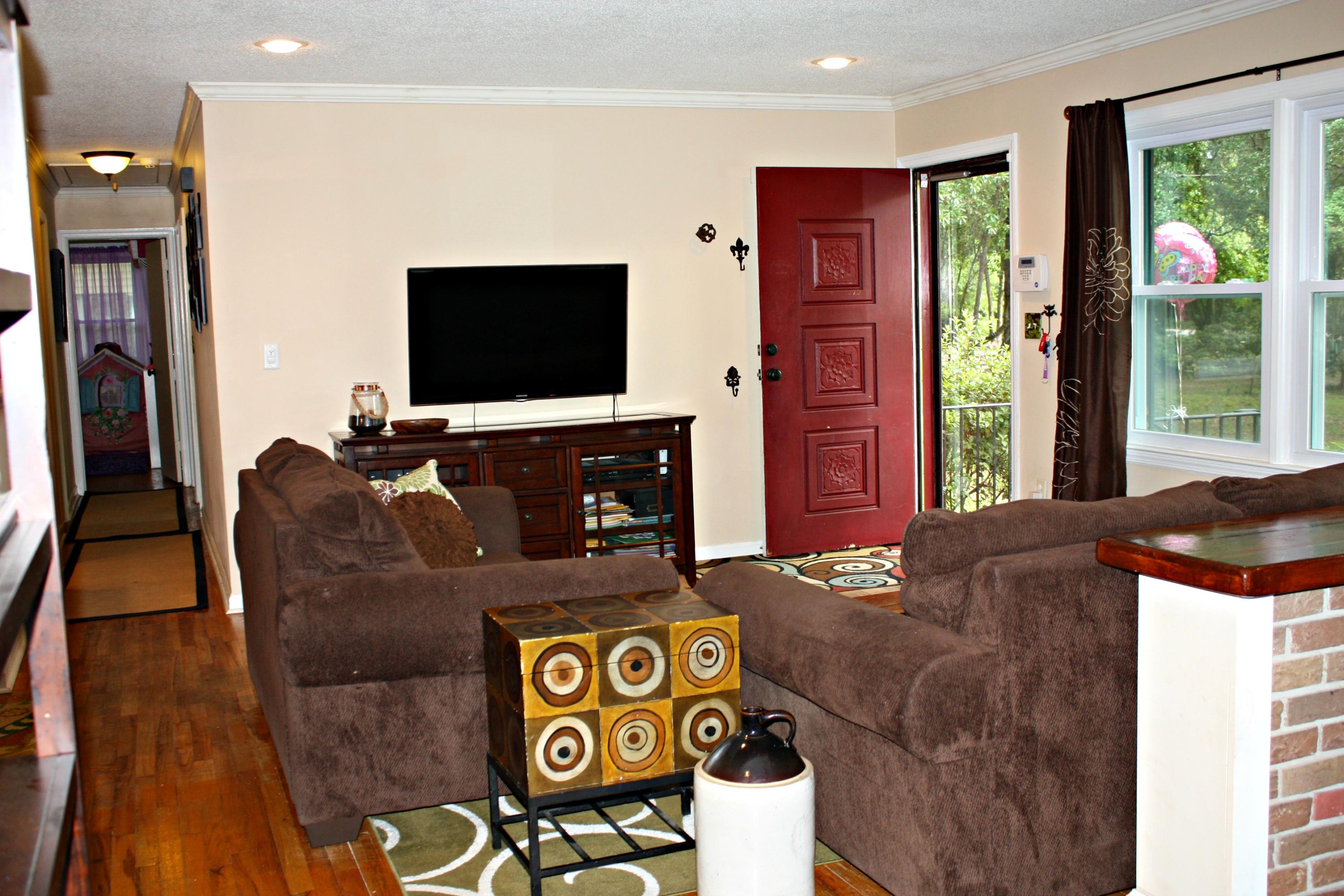 1348 Venning Road Mount Pleasant, SC 29464 - Photo 6 of 23 Family room