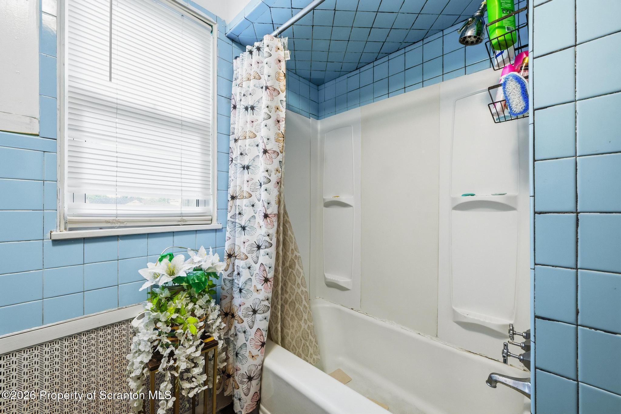 433 Willow Street Scranton, PA 18505 - Photo 24 of 61 a bathroom with a shower
