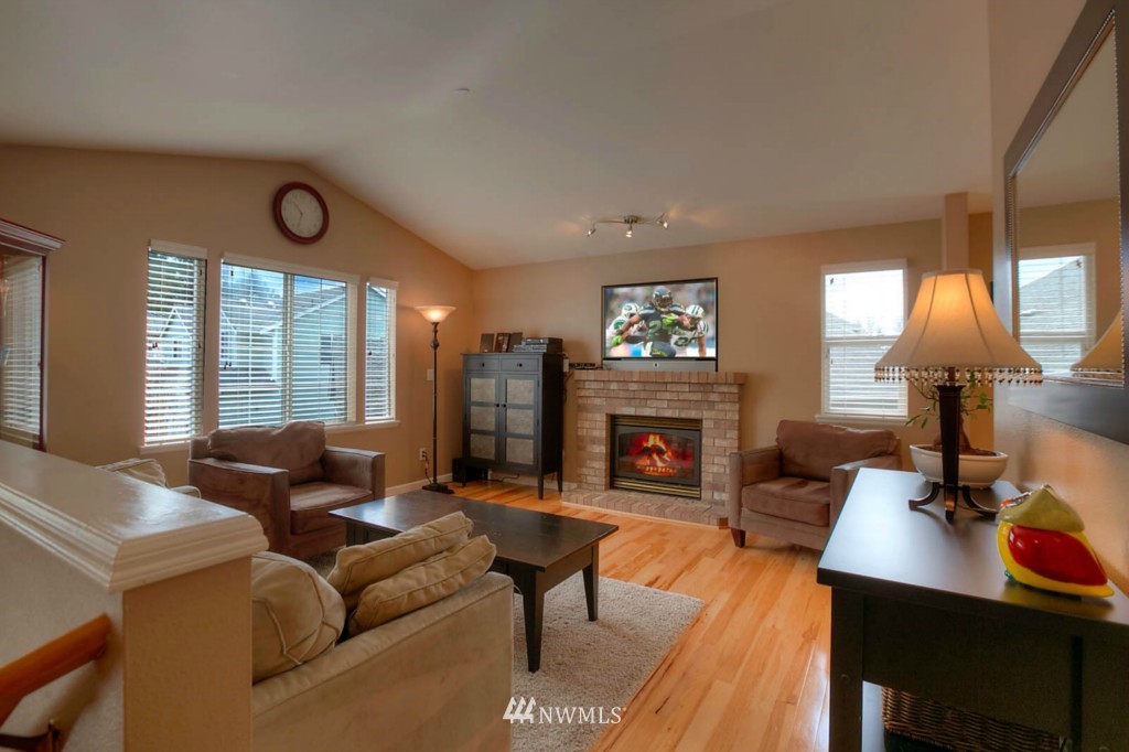 2213 Kennewick Place Northeast Renton, WA 98056 - Photo 2 of 15 Gallery Image 2