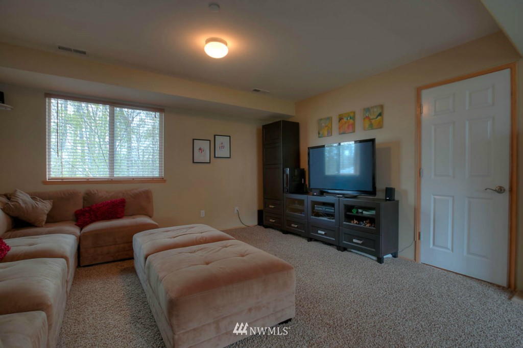 2213 Kennewick Place Northeast Renton, WA 98056 - Photo 13 of 15 Gallery Image 13