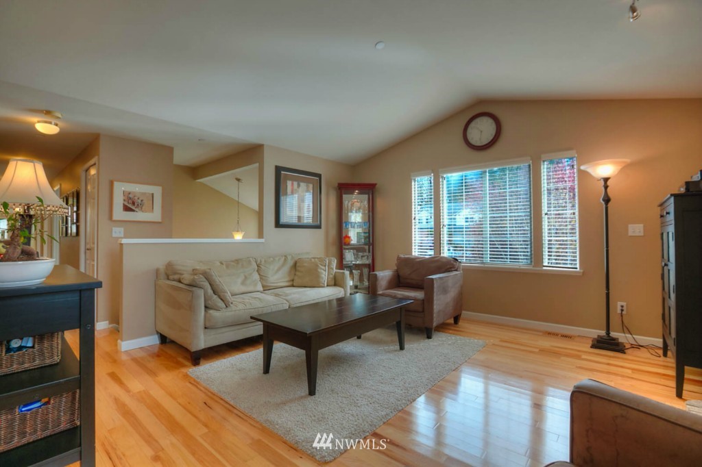 2213 Kennewick Place Northeast Renton, WA 98056 - Photo 3 of 15 Gallery Image 3