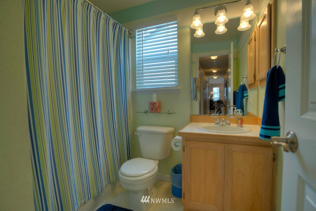2213 Kennewick Place Northeast Renton, WA 98056 - Photo 9 of 15 Gallery Image 9