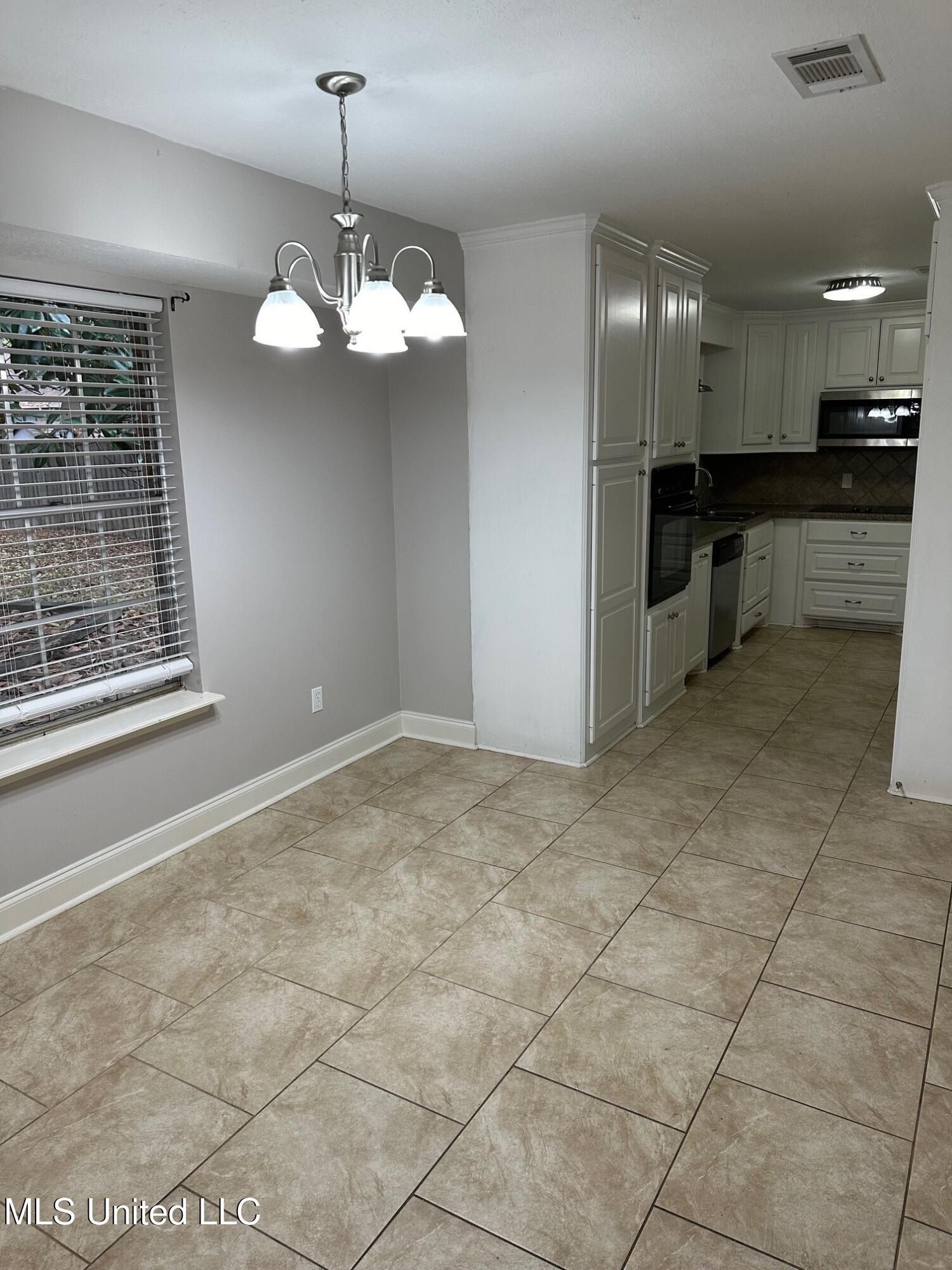 128 Fern Valley Road Brandon, MS 39042 - Photo 3 of 11 5