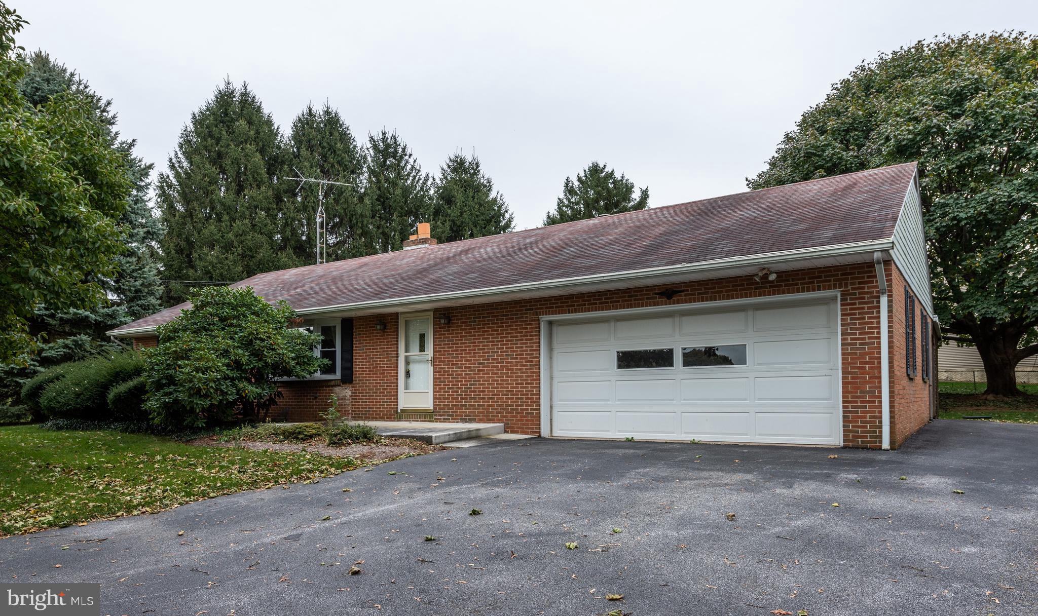160 Oak Road Dallastown, PA 17313 - Photo 2 of 27 Gallery Image 2