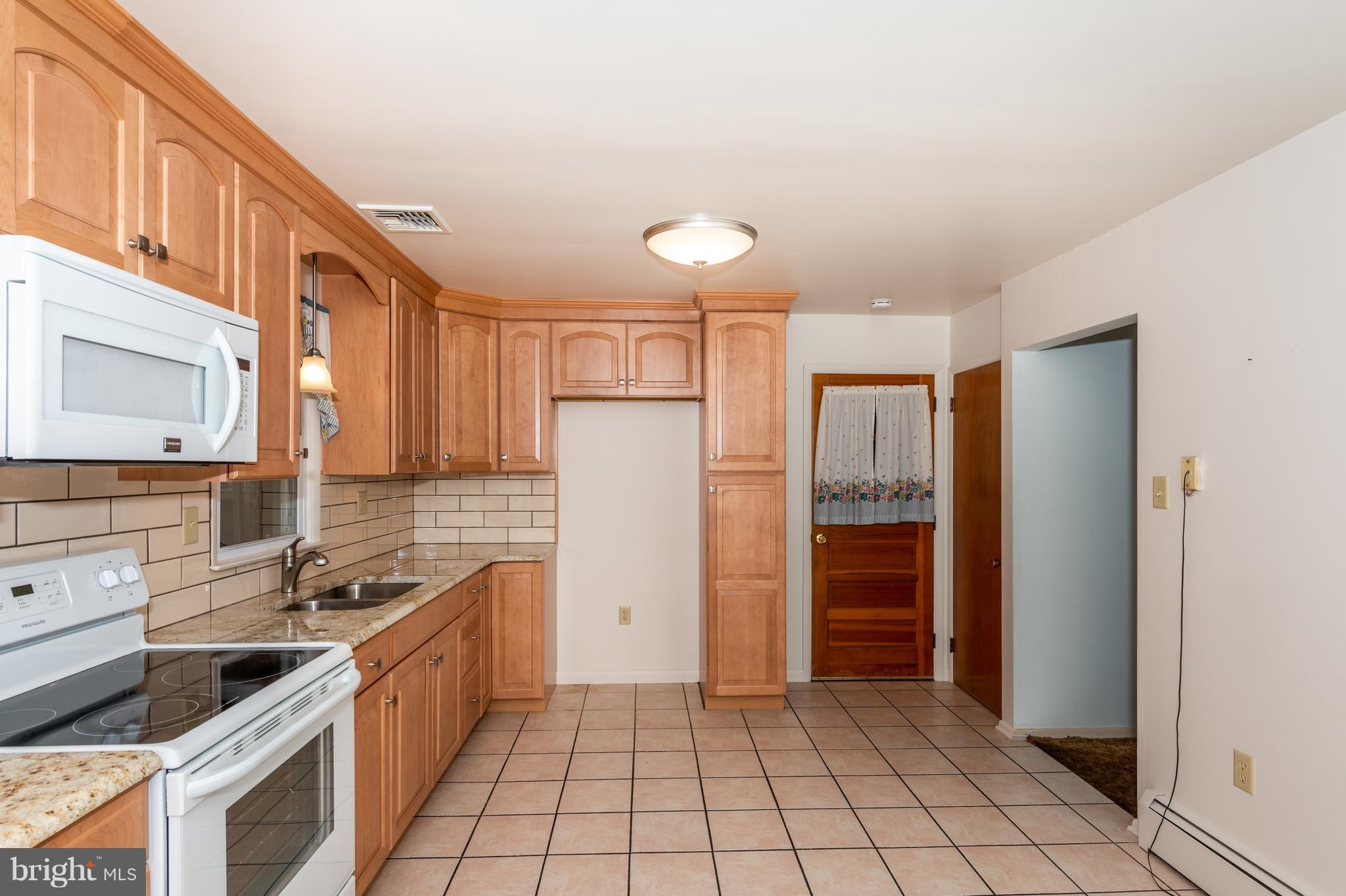 160 Oak Road Dallastown, PA 17313 - Photo 10 of 27 Gallery Image 10