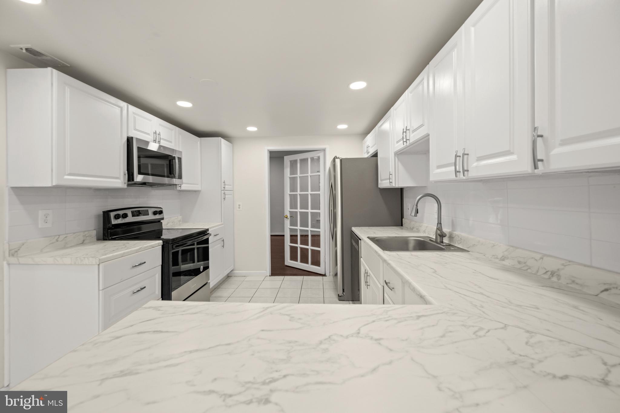 9586 Basket Ring Road Columbia, MD 21045 - Photo 5 of 37 Gallery Image 5