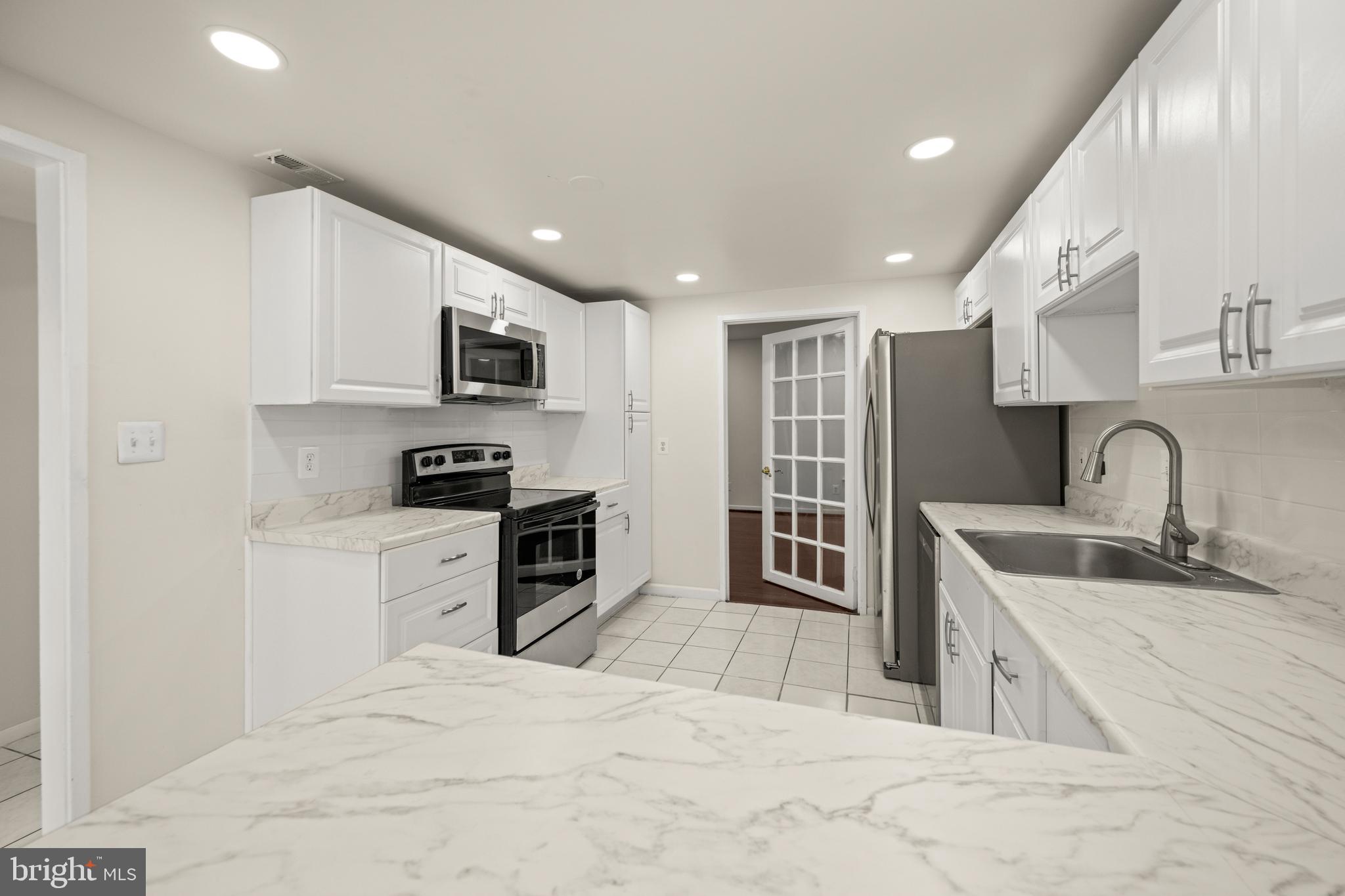 9586 Basket Ring Road Columbia, MD 21045 - Photo 8 of 37 Gallery Image 8