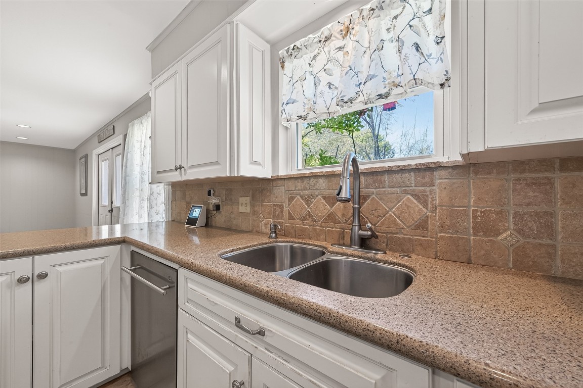 2816 David Street Rosenberg, TX 77471 - Photo 12 of 45 Kitchen with Breakfast Bar and SS Appliances
