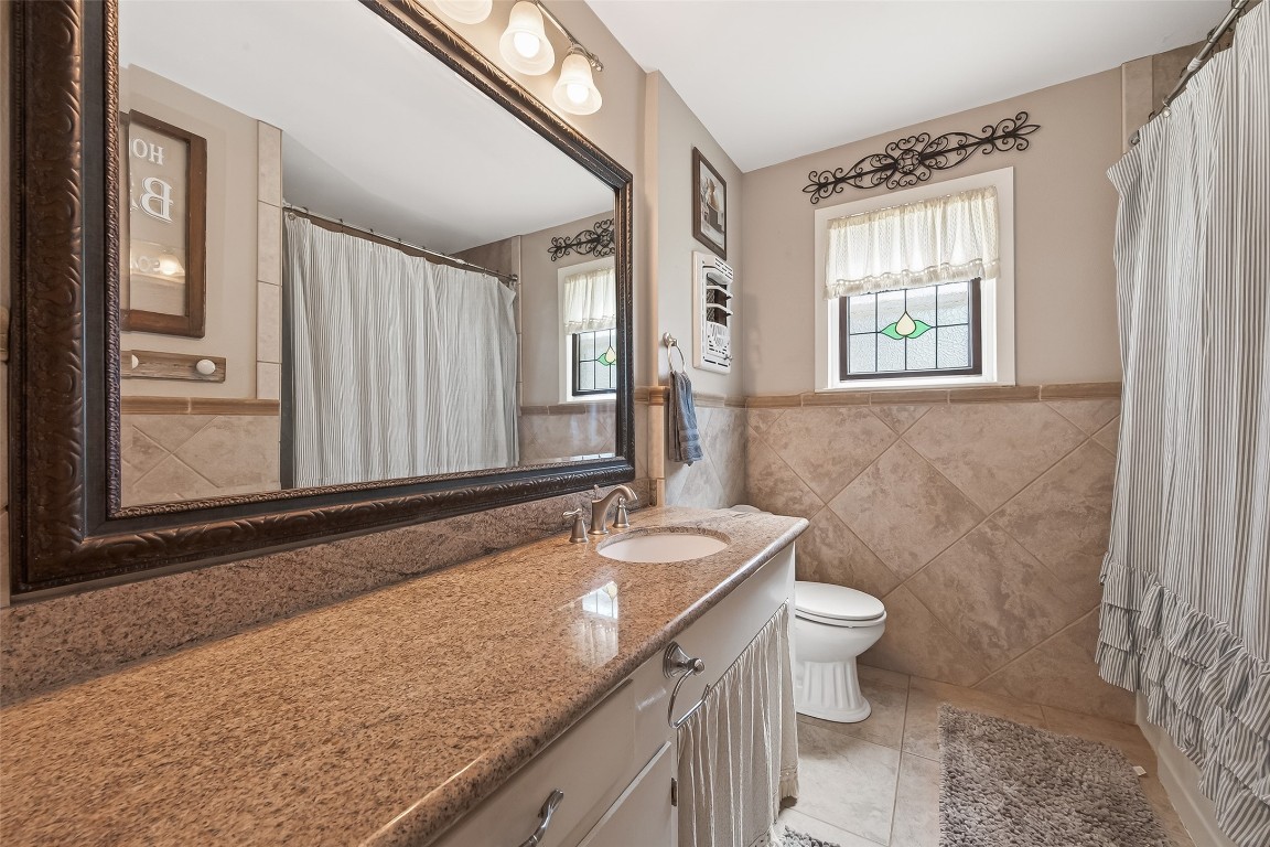2816 David Street Rosenberg, TX 77471 - Photo 23 of 45 Secondary Bath