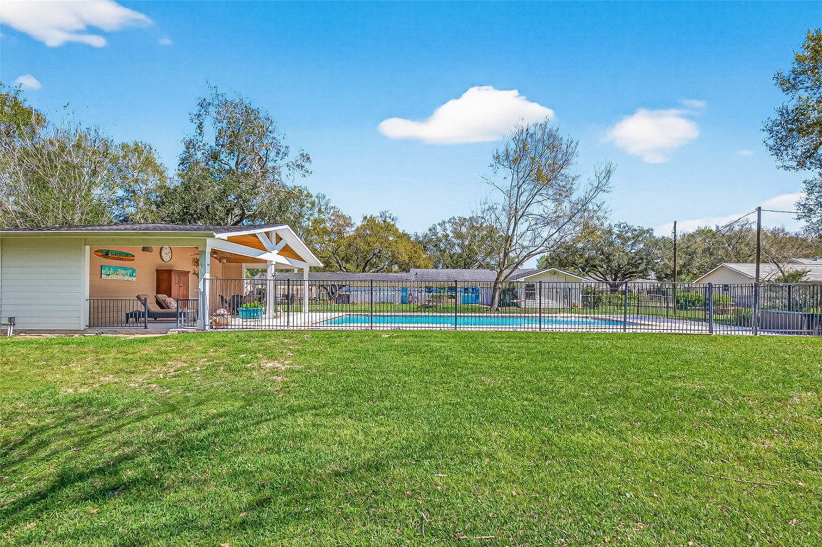2816 David Street Rosenberg, TX 77471 - Photo 33 of 45 TONS of Lawn Space