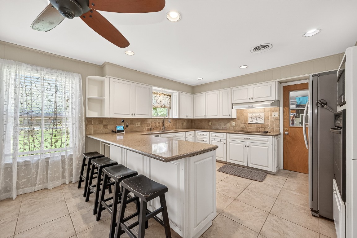 2816 David Street Rosenberg, TX 77471 - Photo 10 of 45 Kitchen with Breakfast Bar and SS Appliances