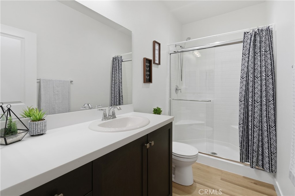 34727 Ribbon Grass Way Murrieta, CA 92563 - Photo 12 of 54 First-floor secondary bathroom