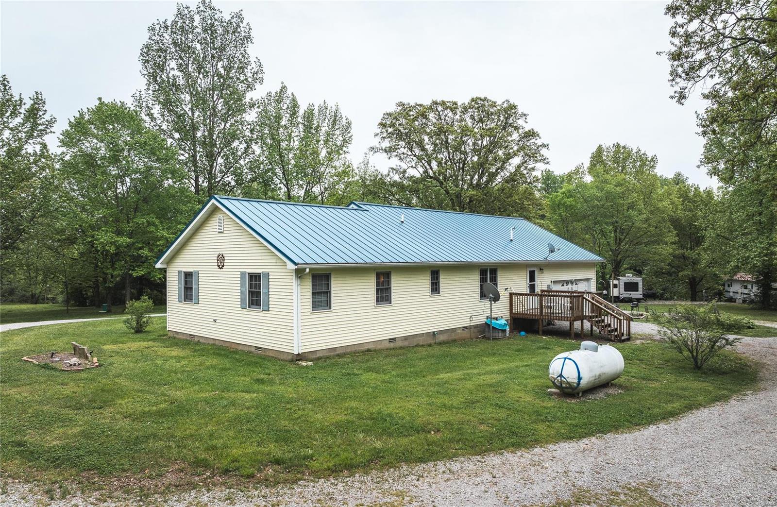 275 Pit 12 Road Stonefort, IL 62987 - Photo 4 of 51