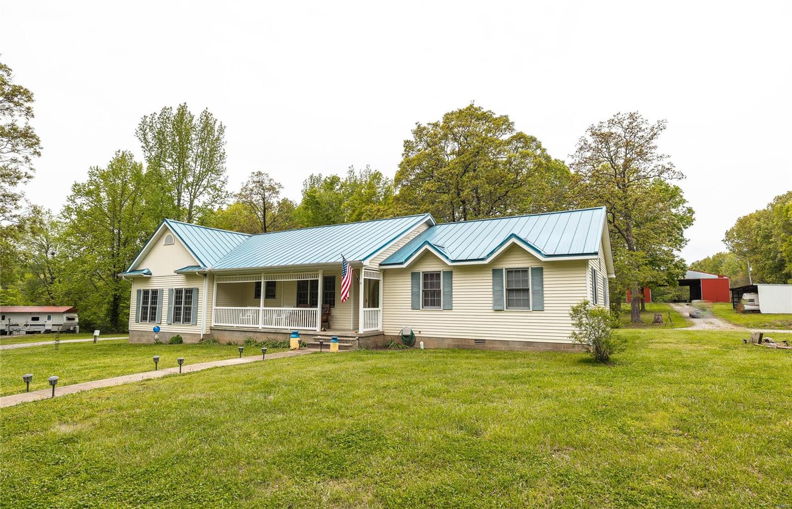 275 Pit 12 Road Stonefort, IL 62987 - Photo 9 of 51