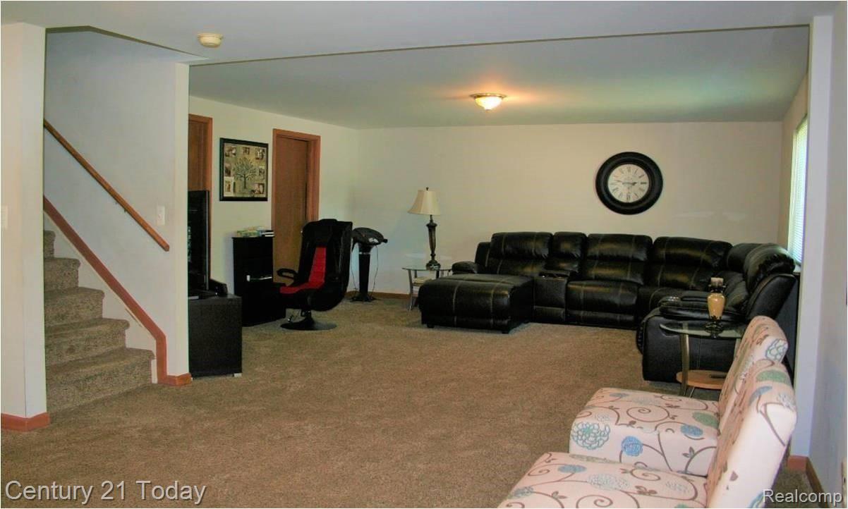 118-116 Rathbone Street Mount Clemens, MI 48043 - Photo 9 of 43 30.jpg