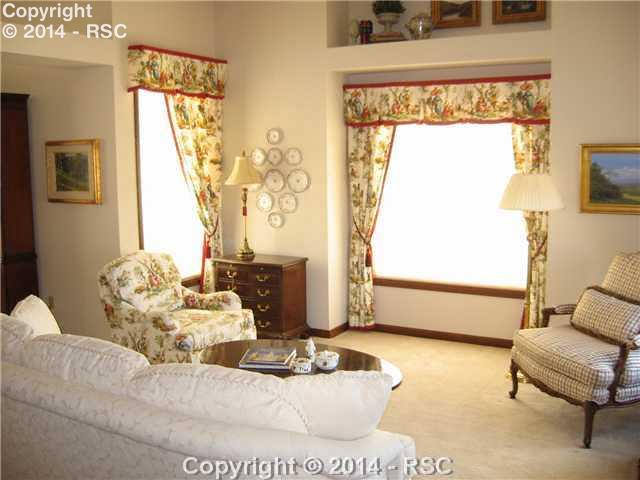 15 Desert Inn Way Colorado Springs, CO 80921 - Photo 3 of 25 Living Room