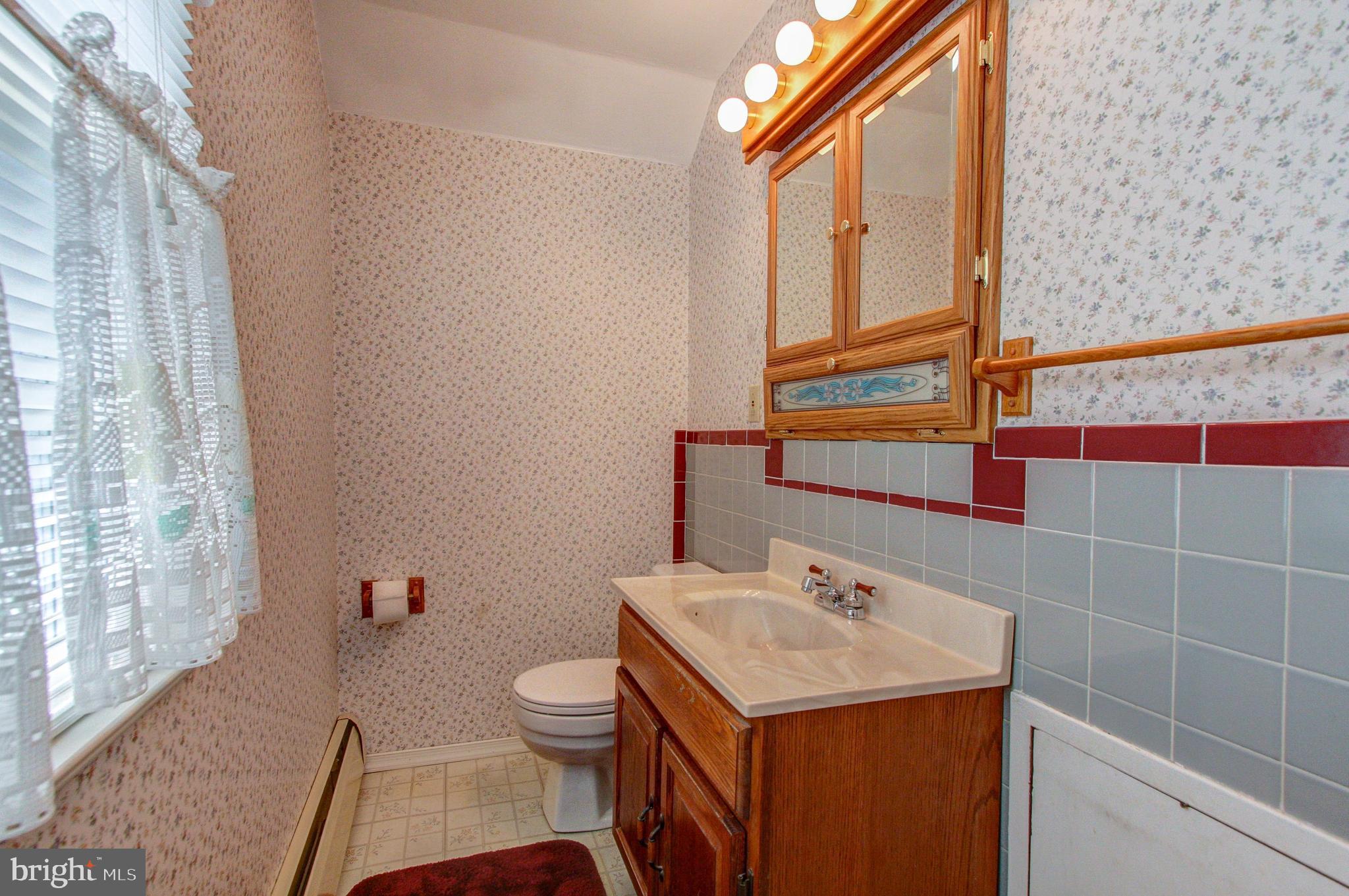 2980 Kanes Road Willow Grove, PA 19090 - Photo 19 of 30 Master bedroom half bathroom