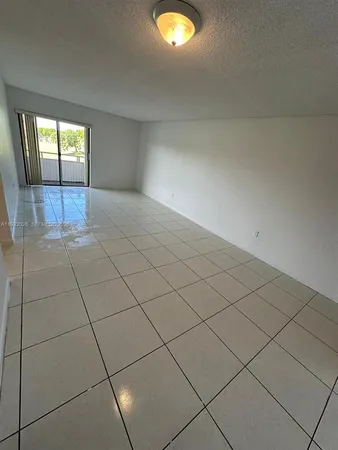 $1,750 | 17530 Northwest 68th Avenue, Unit C3010, Hialeah, FL 33015