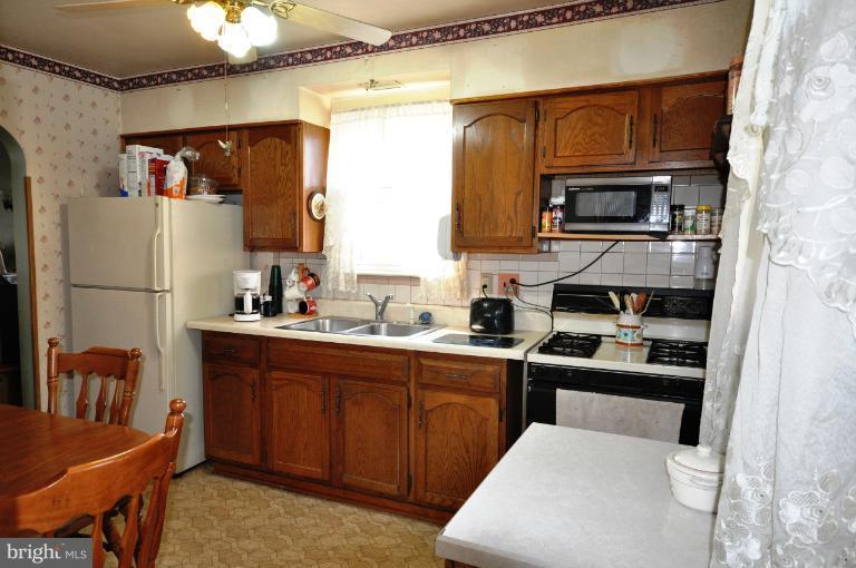 7906 Hillendale Road Parkville, MD 21234 - Photo 13 of 19 Kitchen