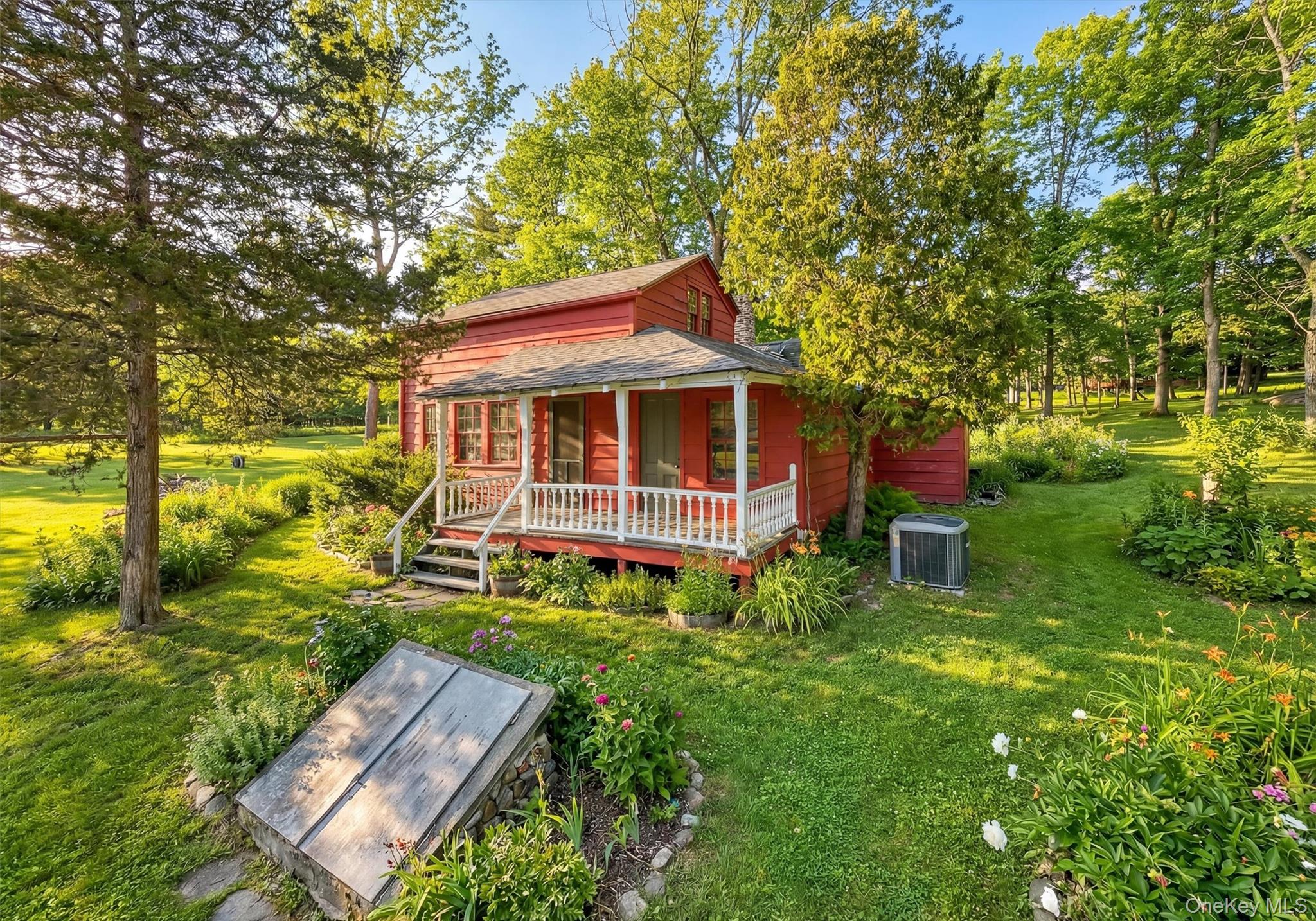 18 High Tor Road New City, NY 10956 - Photo 4 of 10 a backyard of a house with table and chairs under an umbrella
