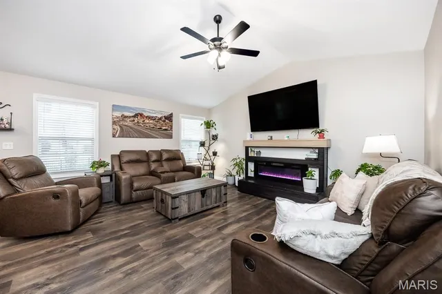 $385,000 | 712 Conner Circle, Fairview Heights, IL 62208