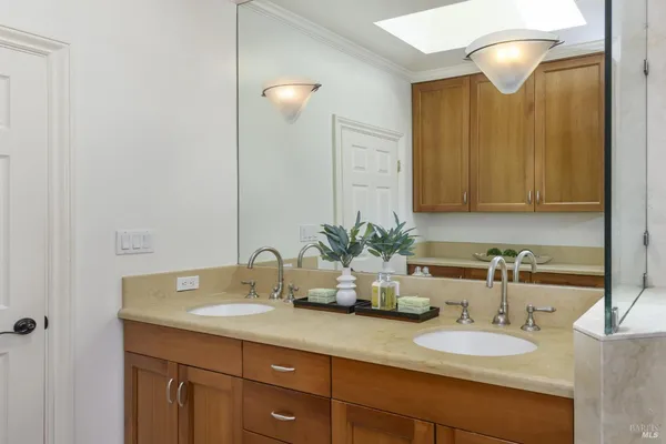 $2,595,000 | 1065 Meadowsweet Drive, Corte Madera, CA 94925